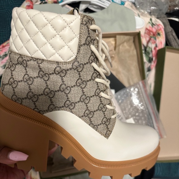 Gucci - Picture 1 of 12